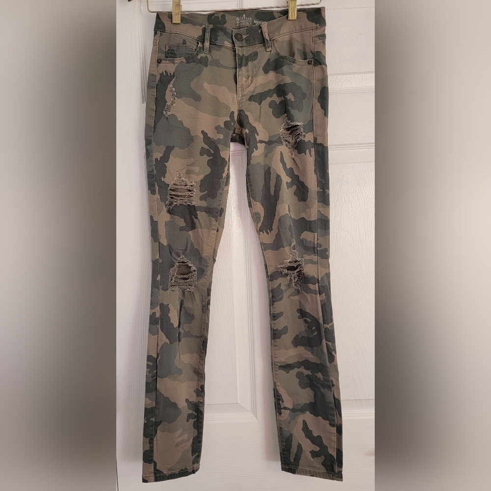 New York & Company Distressed Green Army Patterned Jeans Leggings